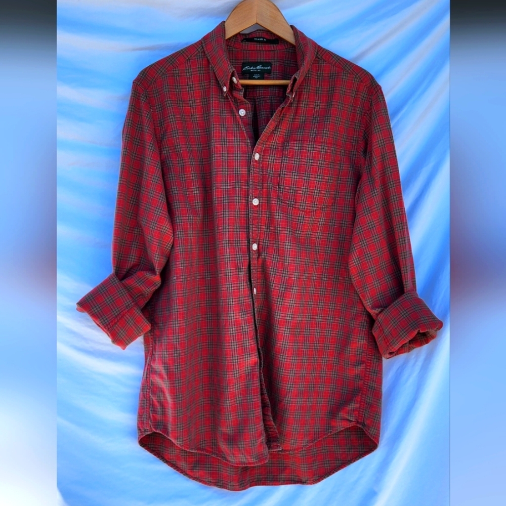 Eddie Bauer L. Relaxed Fit, Button-up, red and green plaid shirt men's excellent